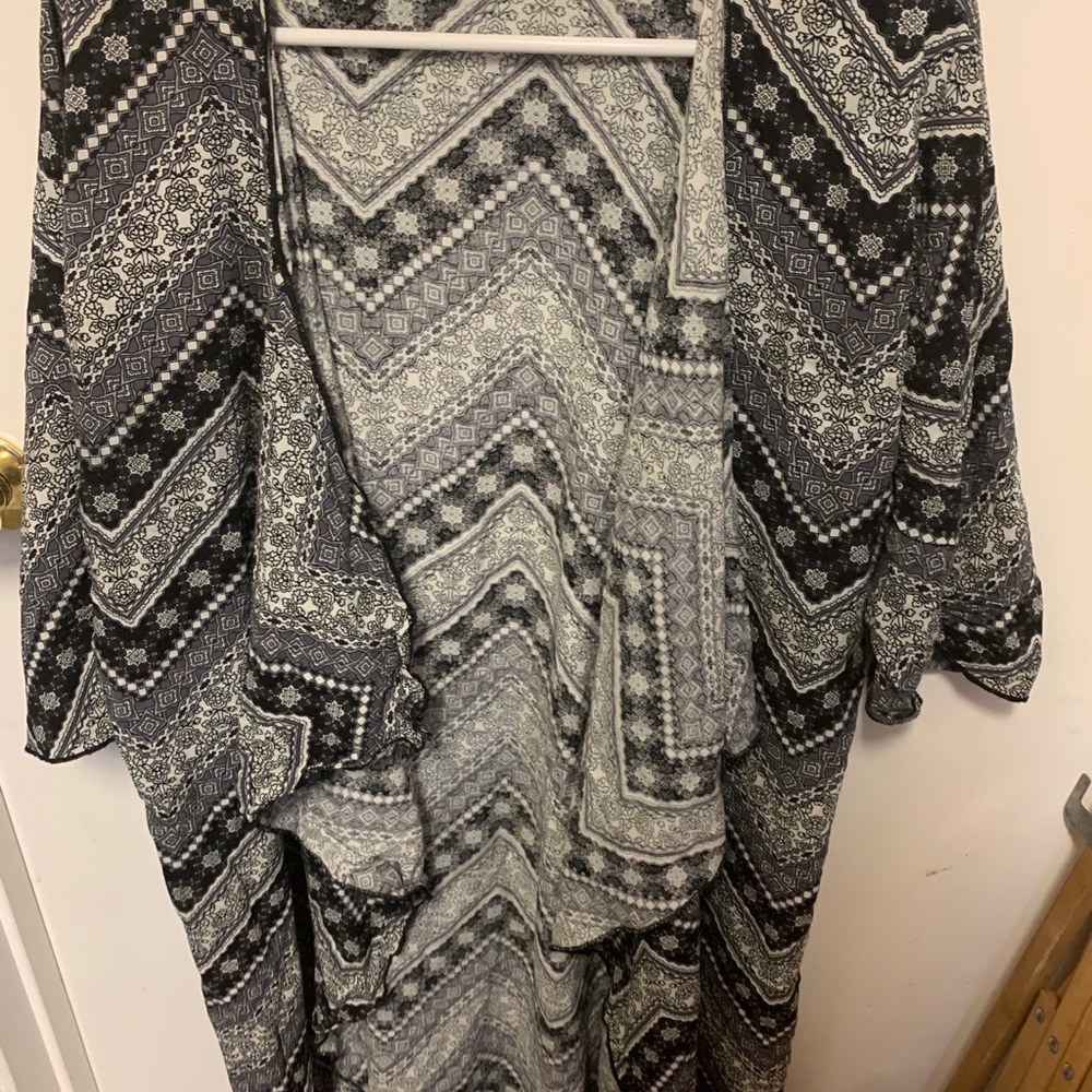 Black/white LulaRoe Shirley size Large